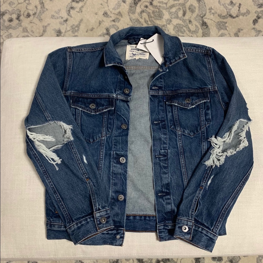 (NWT) Levi Jeans Distressed Denim Jacket - Picture 1 of 5